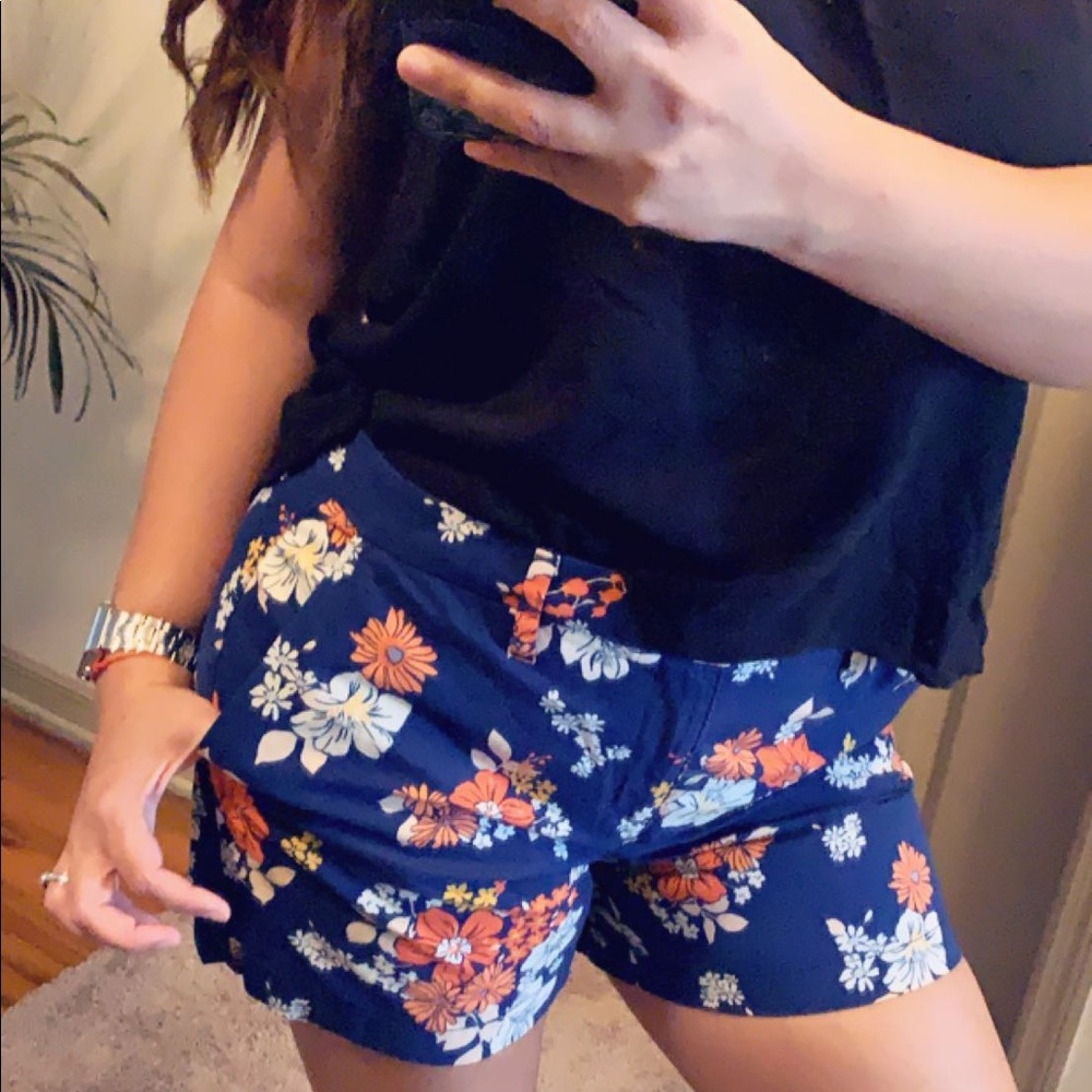 Mid~Rise Twill Shorts size 8 Old Navy/Blue/flowers